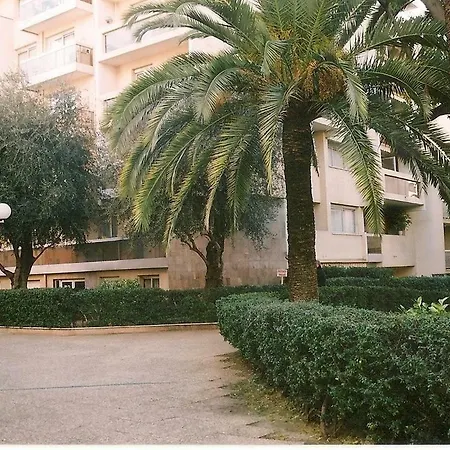 Le Mediterranee Apartman *